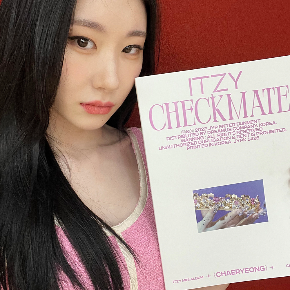 ITZY shops Checkmate Signed Album