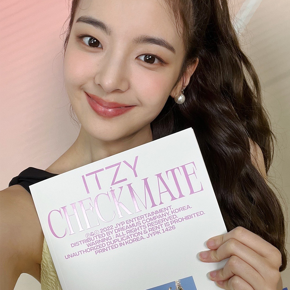 Itzy lia signed Crazy factory in Love Album